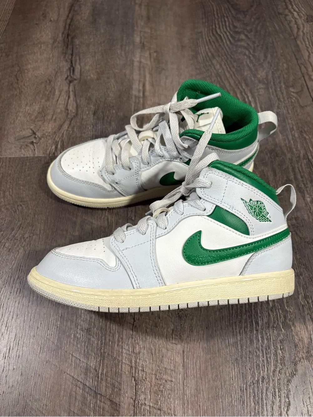 NIKE Air Jordan 1 Mid Boys Sneakers
